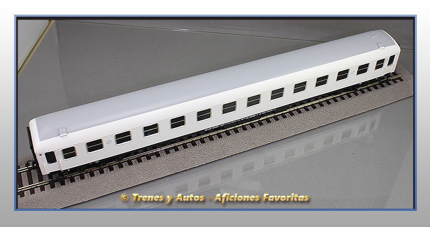 Coche pasajeros B12 "Transición" - Renfe